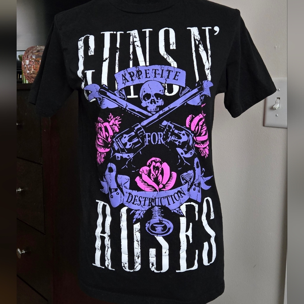 Guns N Roses Black Graphic Band Tee with Pink and Purple Design Size Small